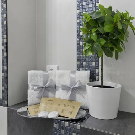 アパート Riverside Retreat By Vistula 2br & Separate Living & Balcony In The Center ワルシャワ