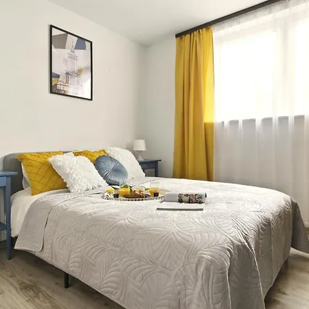 Apartment Riverside Retreat By Vistula 2br & Separate Living & Balcony In The Center