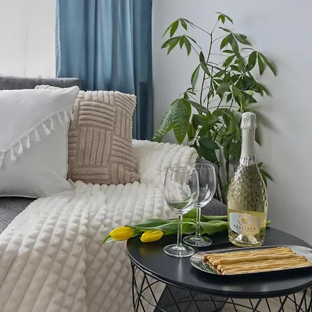 Riverside Retreat By Vistula 2br & Separate Living & Balcony In The Center Warsaw