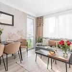 Riverside Retreat By Vistula 2br & Separate Living & Balcony In The Center * Varsavia