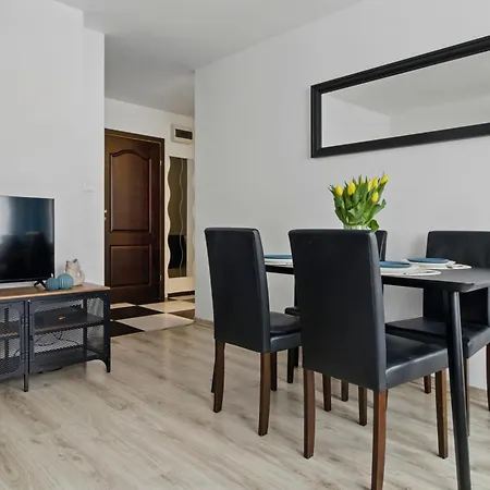 Riverside Retreat By Vistula 2br & Separate Living & Balcony In The Center Apartmán Varšava
