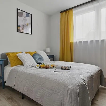 Riverside Retreat By Vistula 2br & Separate Living & Balcony In The Center Varšava