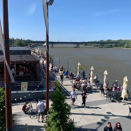 アパート Riverside Retreat By Vistula 2br & Separate Living & Balcony In The Center ワルシャワ