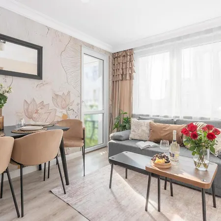 Riverside Retreat By Vistula 2br & Separate Living & Balcony In The Center * ワルシャワ