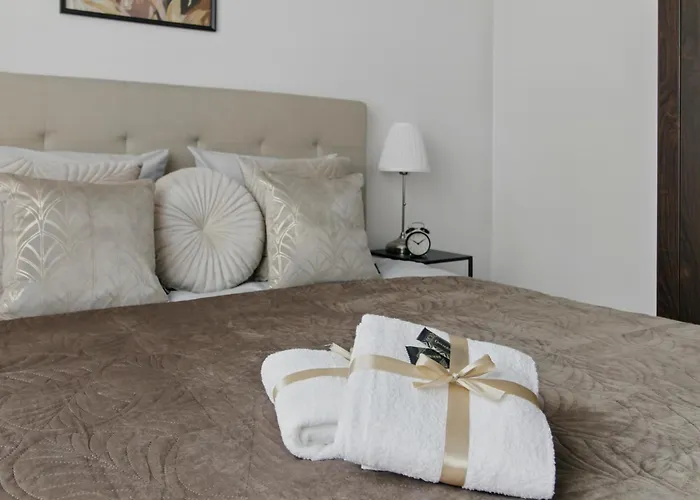 Appartamento Riverside Retreat By Vistula 2br & Separate Living & Balcony In The Center Varsavia