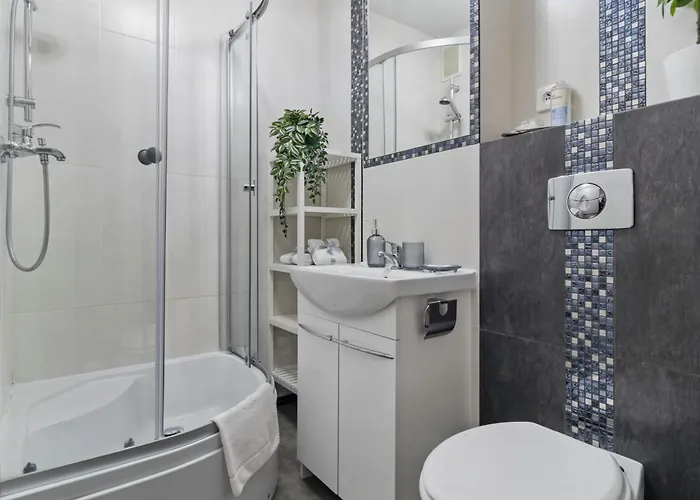 Riverside Retreat By Vistula 2br & Separate Living & Balcony In The Center Varsavia