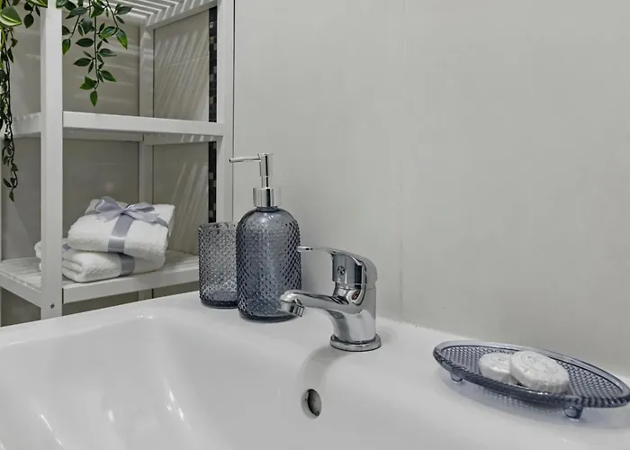 Appartamento Riverside Retreat By Vistula 2br & Separate Living & Balcony In The Center