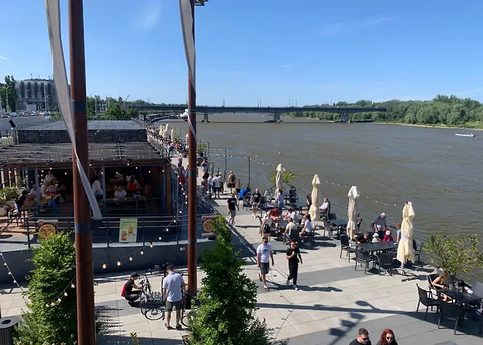 Appartamento Riverside Retreat By Vistula 2br & Separate Living & Balcony In The Center Varsavia