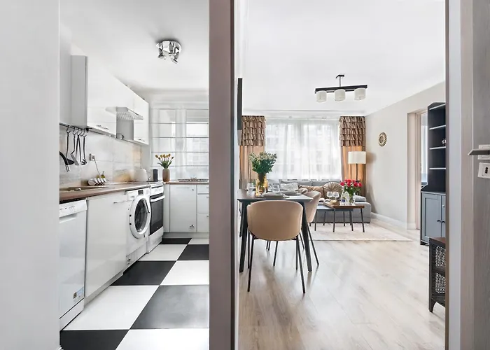 Riverside Retreat By Vistula 2br & Separate Living & Balcony In The Center Appartamento Varsavia