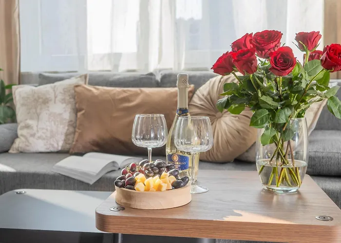 Riverside Retreat By Vistula 2br & Separate Living & Balcony In The Center Appartamento