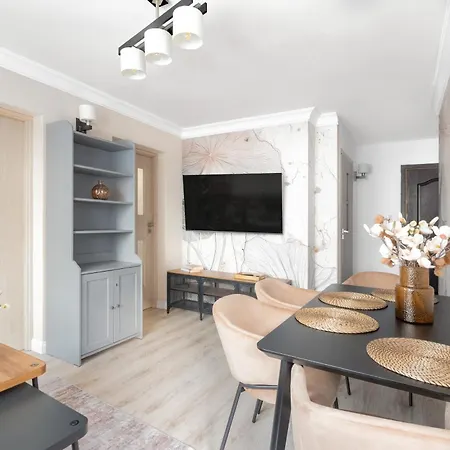 Riverside Retreat By Vistula 2br & Separate Living & Balcony In The Center Apartment *