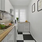Apartamento Riverside Retreat By Vistula 2br & Separate Living & Balcony In The Center *