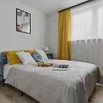 Riverside Retreat By Vistula 2br & Separate Living & Balcony In The Center Varsóvia