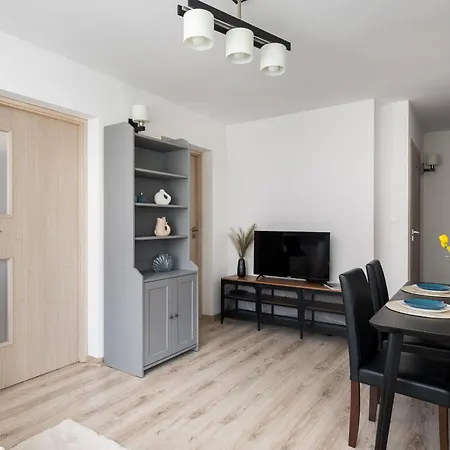 Riverside Retreat By Vistula 2br & Separate Living & Balcony In The Center * ワルシャワ