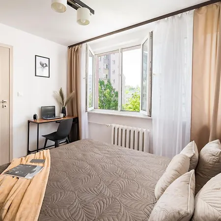 Riverside Retreat By Vistula 2br & Separate Living & Balcony In The Center ワルシャワ